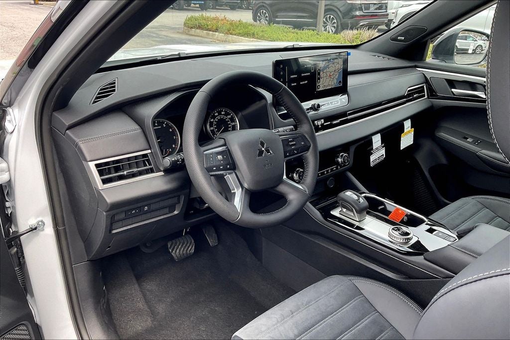 2026 Mitsubishi Outlander LE