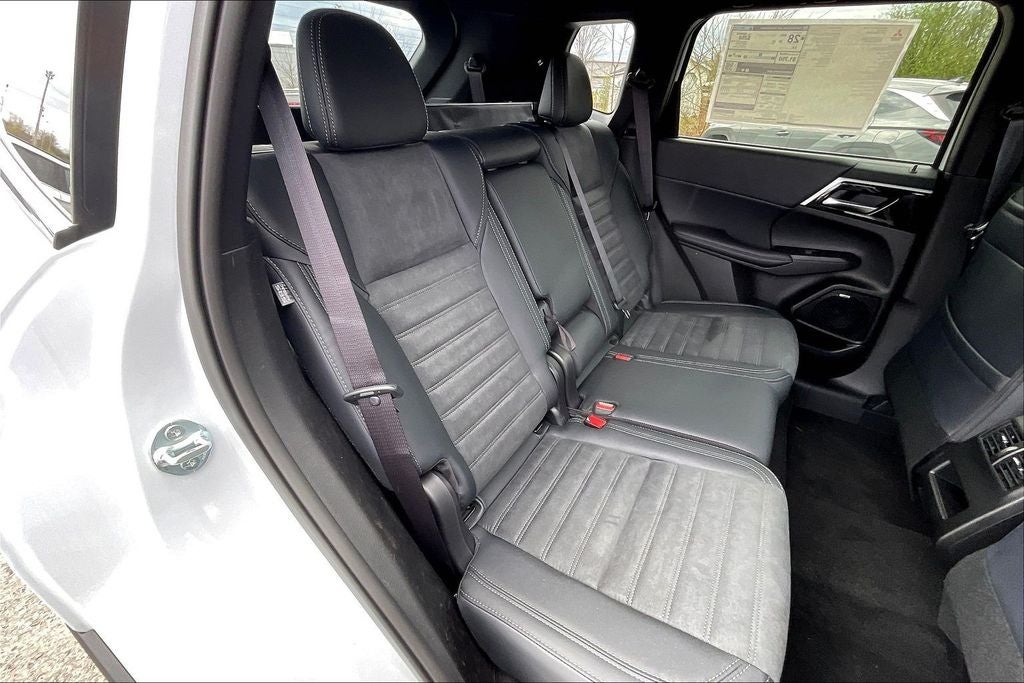 2026 Mitsubishi Outlander LE