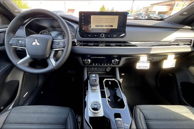 2026 Mitsubishi Outlander LE