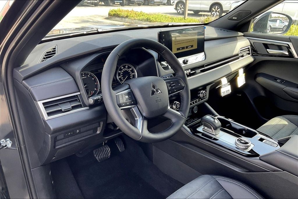 2026 Mitsubishi Outlander LE