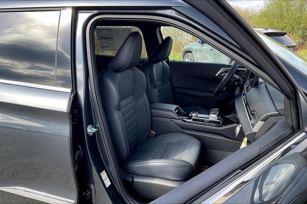 2026 Mitsubishi Outlander LE