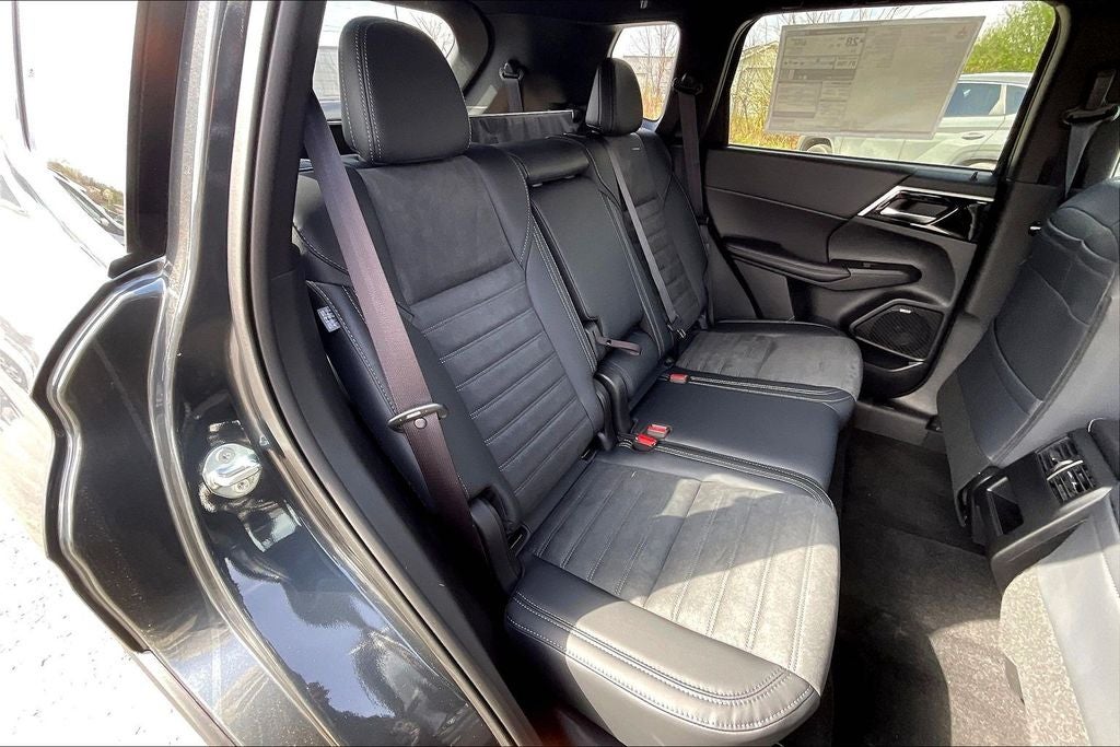 2026 Mitsubishi Outlander LE