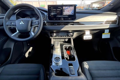 2026 Mitsubishi Outlander LE