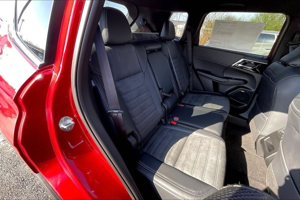 2026 Mitsubishi Outlander LE