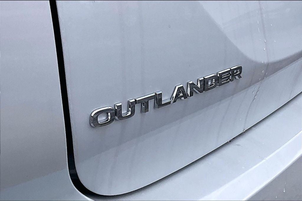 2026 Mitsubishi Outlander SE