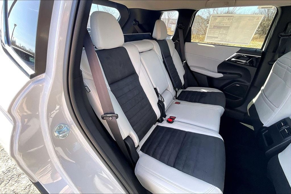 2026 Mitsubishi Outlander SE