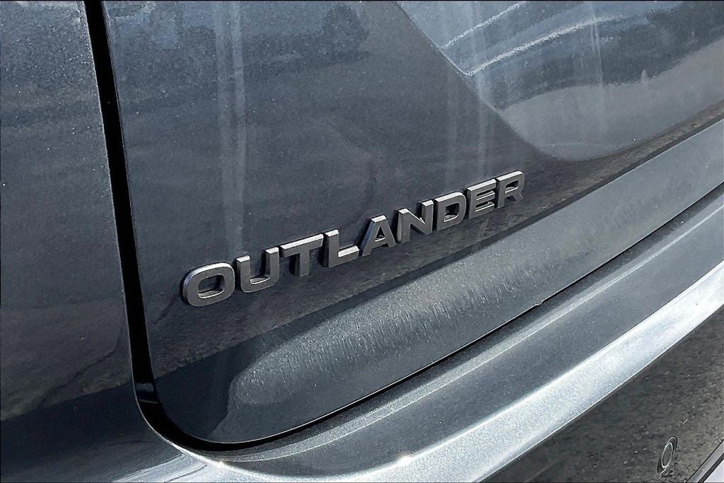 2026 Mitsubishi Outlander LE
