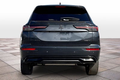 2026 Mitsubishi Outlander LE