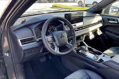 2026 Mitsubishi Outlander LE