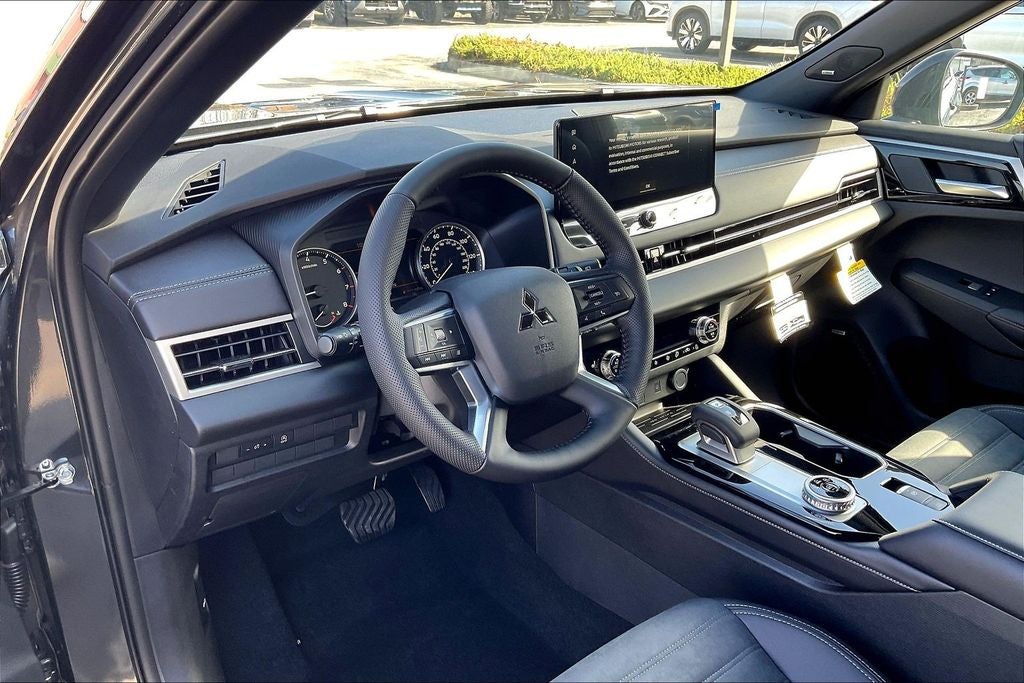 2026 Mitsubishi Outlander LE