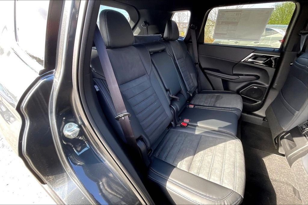 2026 Mitsubishi Outlander LE