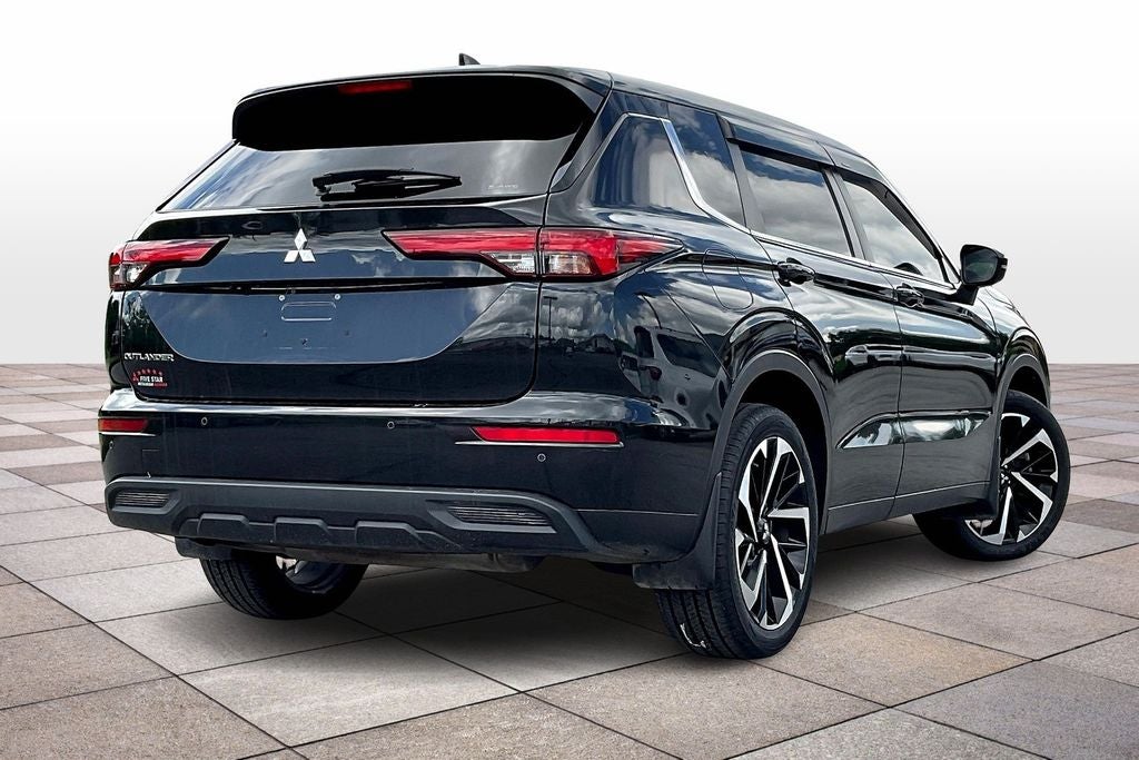 2022 Mitsubishi Outlander ES