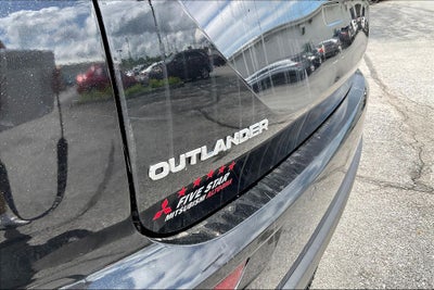 2022 Mitsubishi Outlander ES