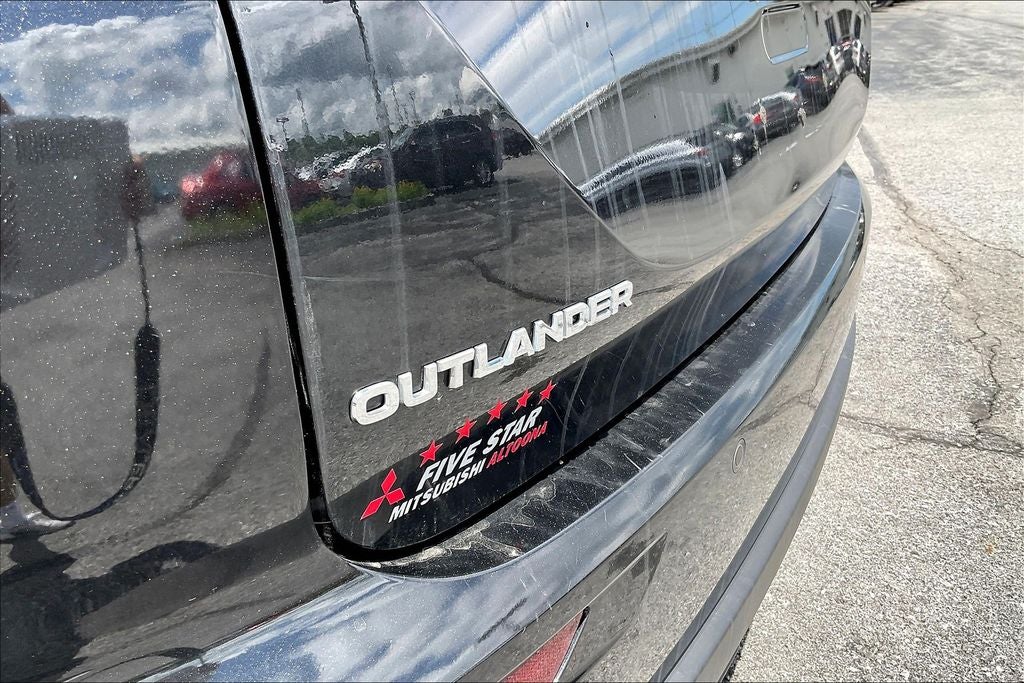 2022 Mitsubishi Outlander ES