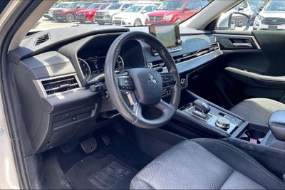 2022 Mitsubishi Outlander ES