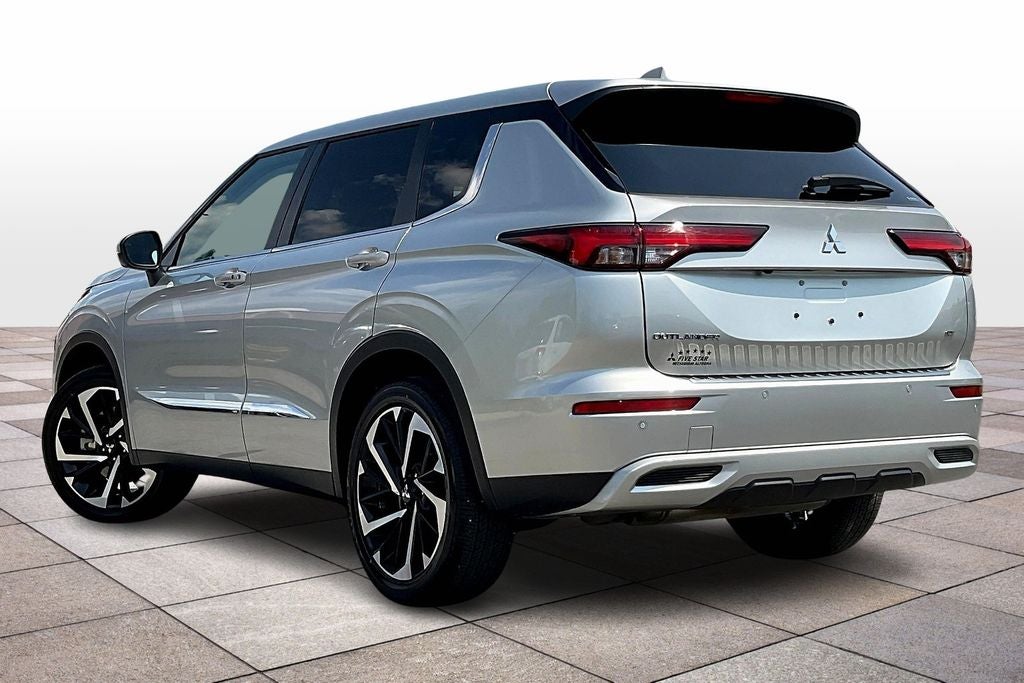 2023 Mitsubishi Outlander SE