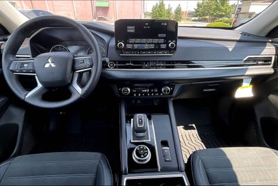 2023 Mitsubishi Outlander SE