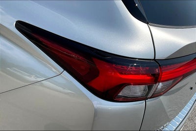 2023 Mitsubishi Outlander SE