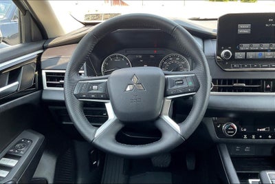 2023 Mitsubishi Outlander SE