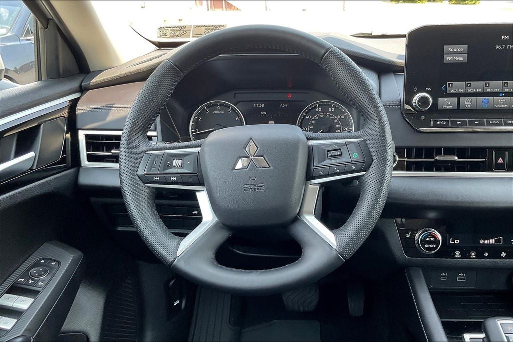2023 Mitsubishi Outlander SE