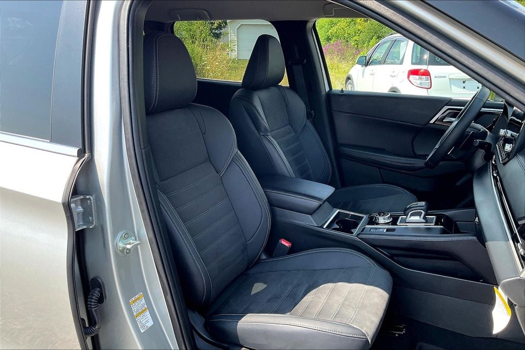 2023 Mitsubishi Outlander SE