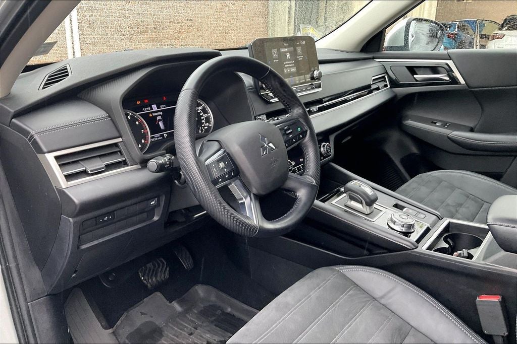 2022 Mitsubishi Outlander SE