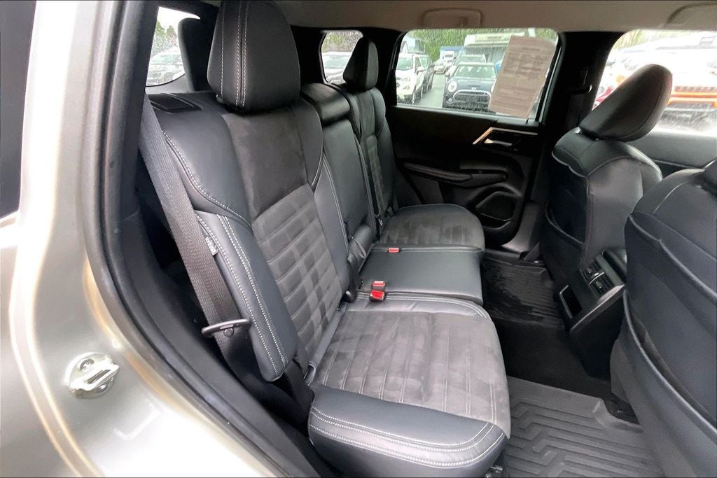 2022 Mitsubishi Outlander SE