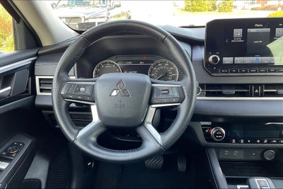 2022 Mitsubishi Outlander SE