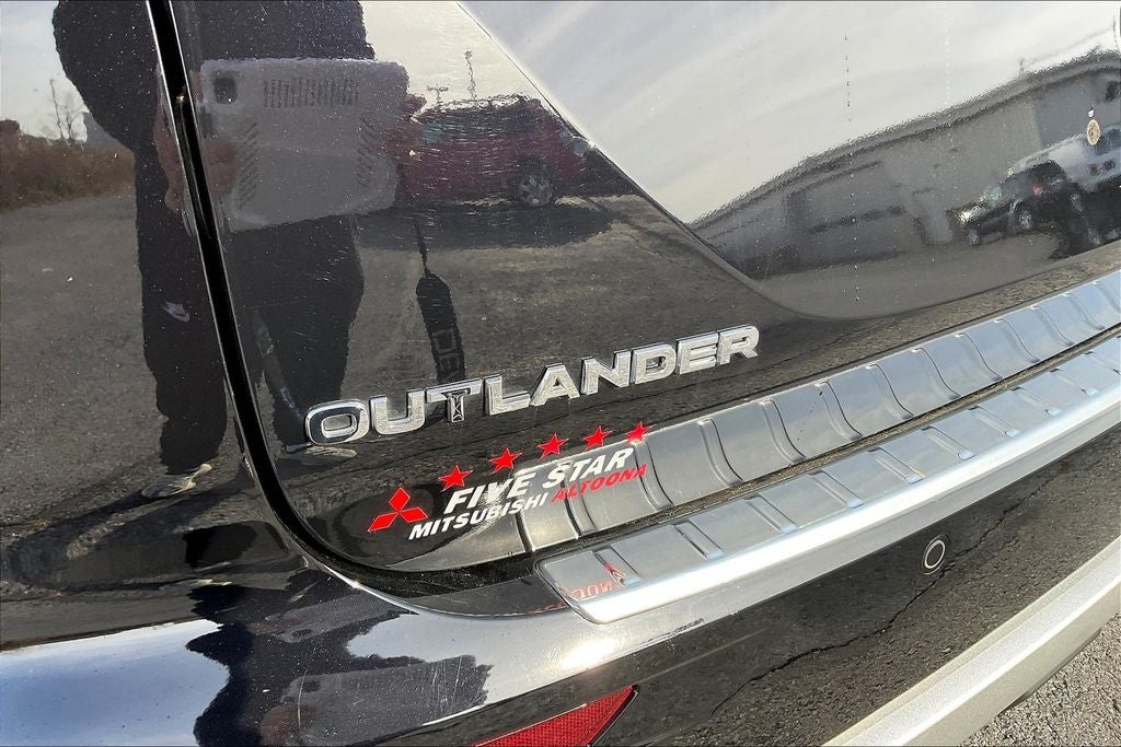 2022 Mitsubishi Outlander SE