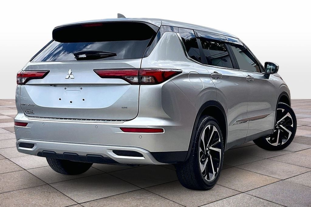 2023 Mitsubishi Outlander SE