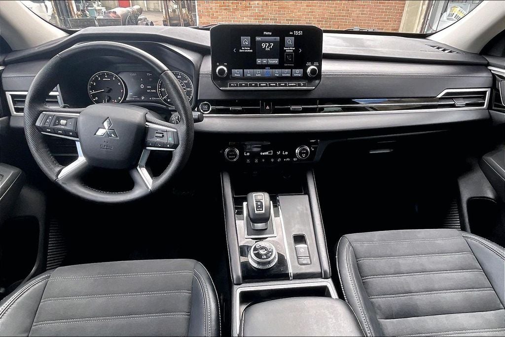 2023 Mitsubishi Outlander SE
