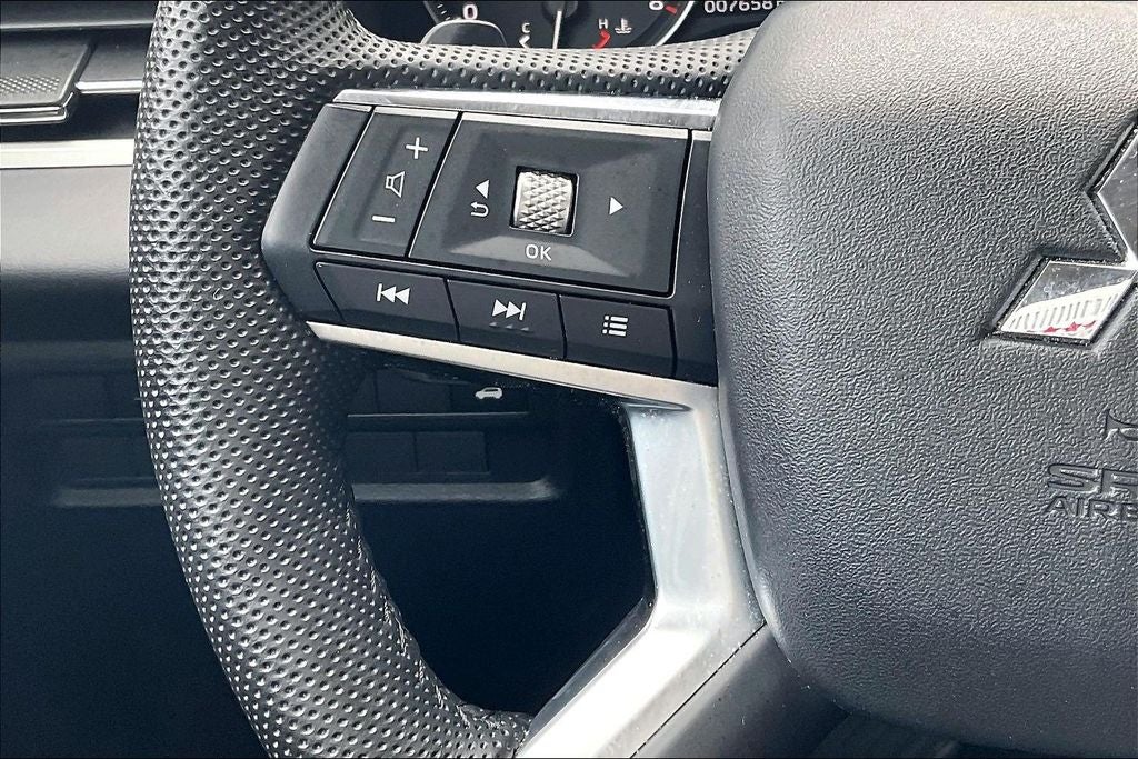 2023 Mitsubishi Outlander SE