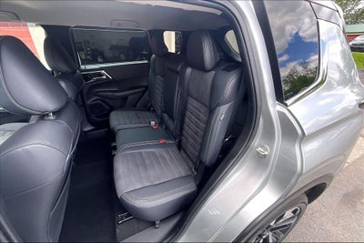 2023 Mitsubishi Outlander SE