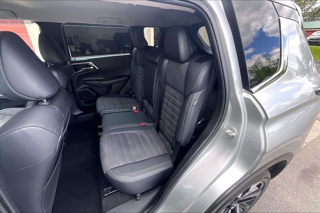 2023 Mitsubishi Outlander SE