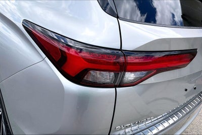 2023 Mitsubishi Outlander SE