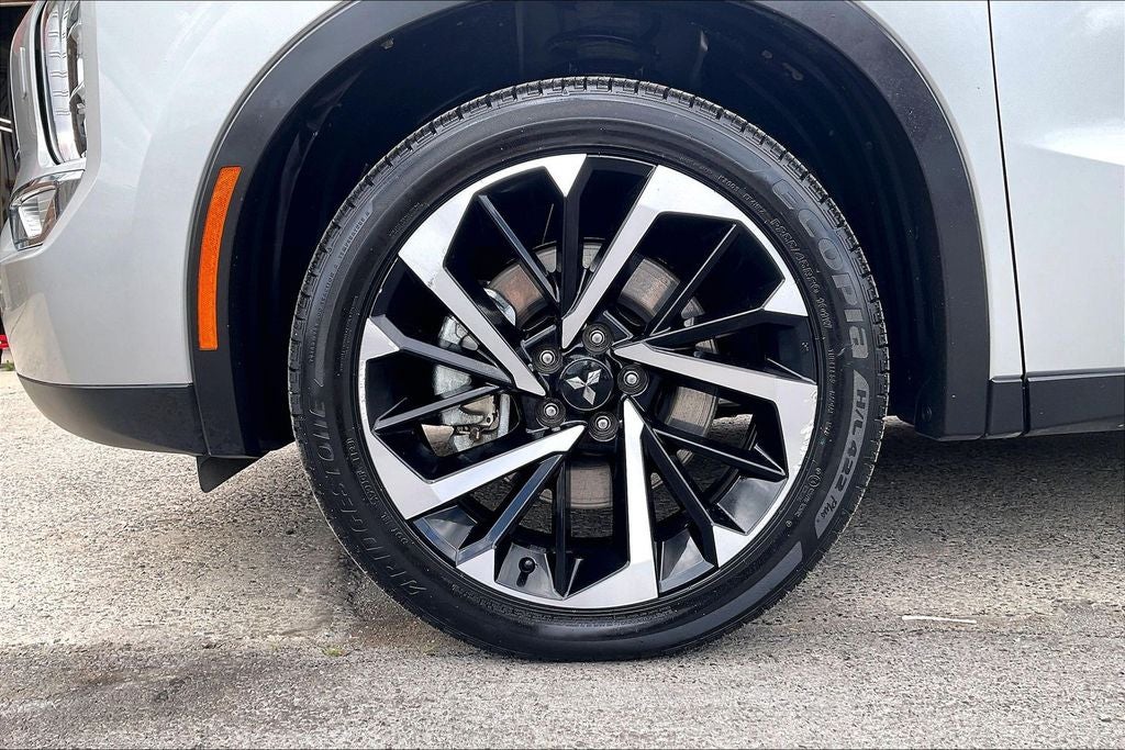 2023 Mitsubishi Outlander SE