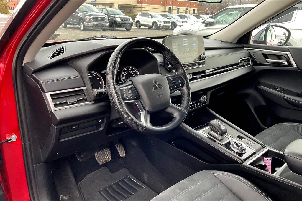 2022 Mitsubishi Outlander SE