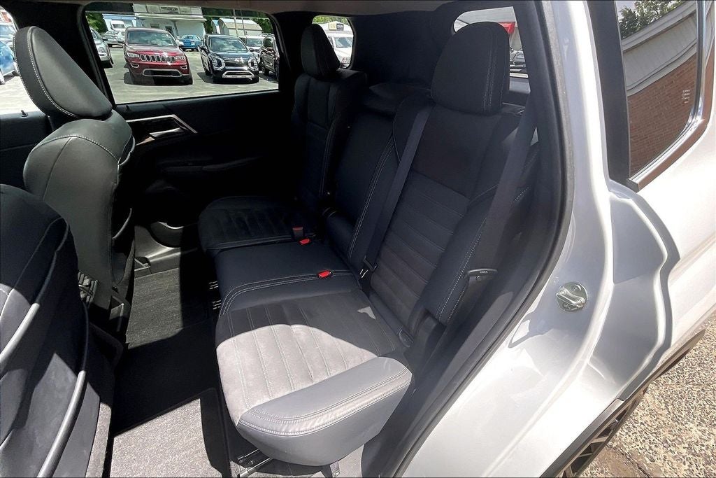 2022 Mitsubishi Outlander SE w/Pano