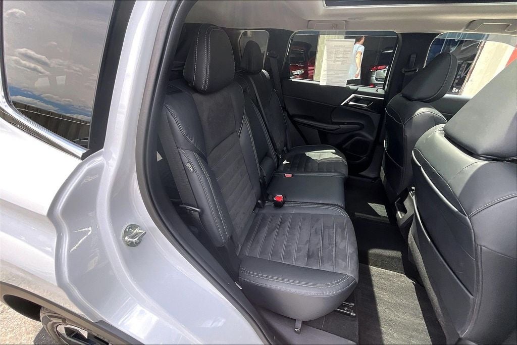 2022 Mitsubishi Outlander SE w/Pano