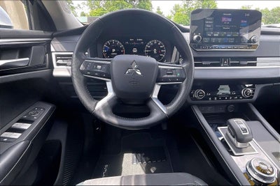 2022 Mitsubishi Outlander SE w/Pano