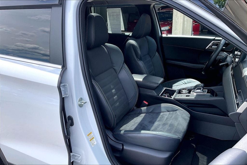 2022 Mitsubishi Outlander SE w/Pano
