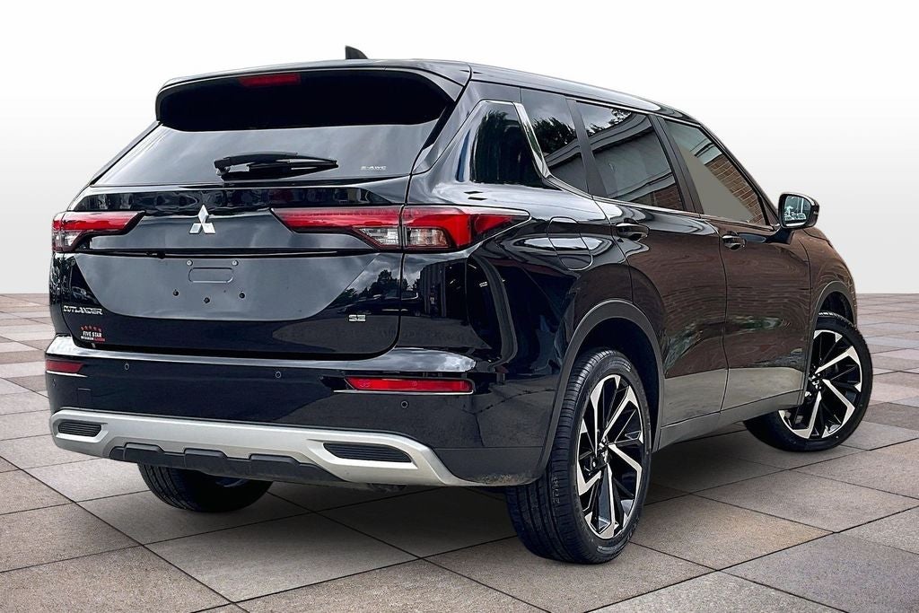 2022 Mitsubishi Outlander SE