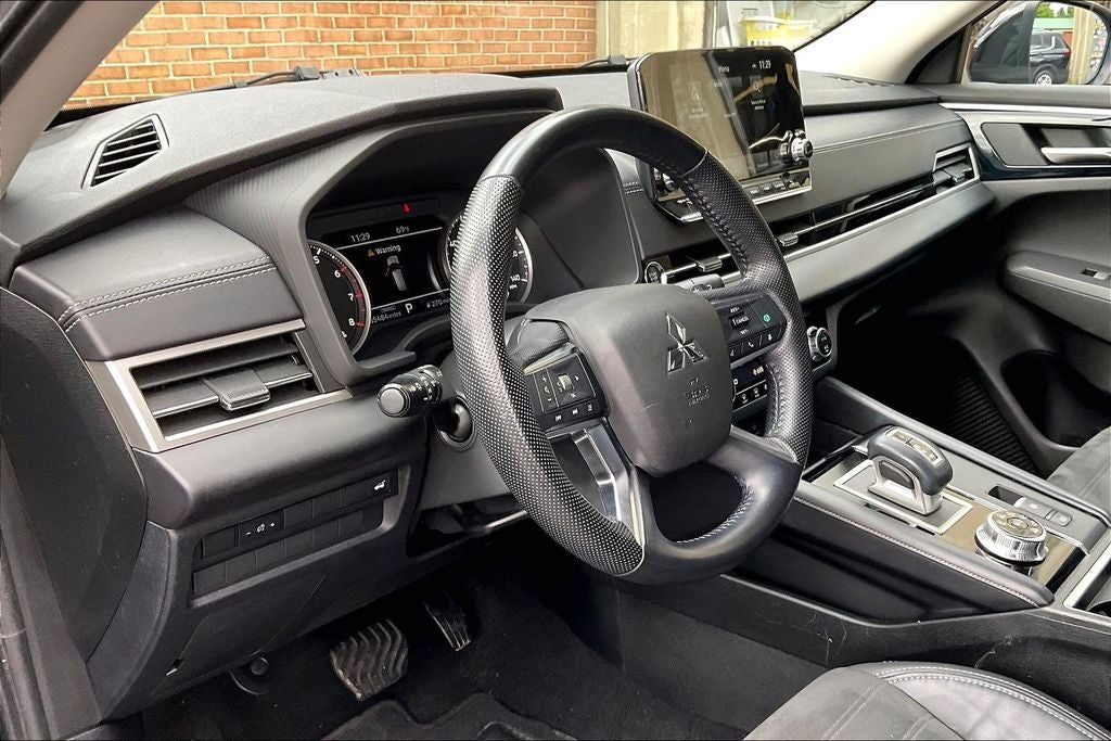 2022 Mitsubishi Outlander SE