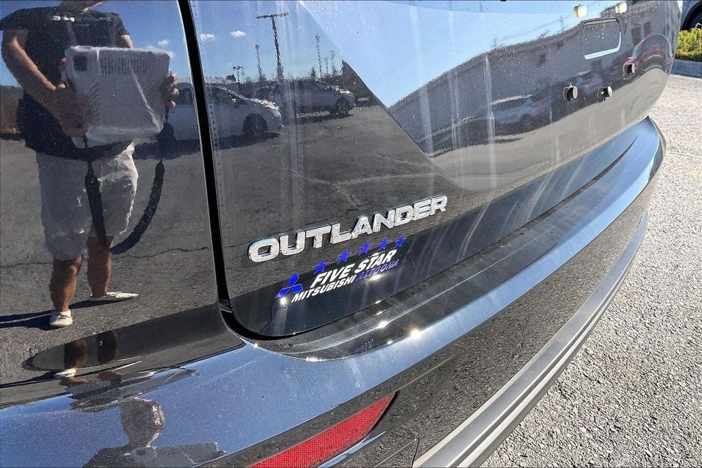 2026 Mitsubishi Outlander ES