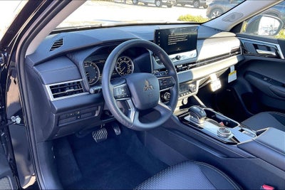 2026 Mitsubishi Outlander ES