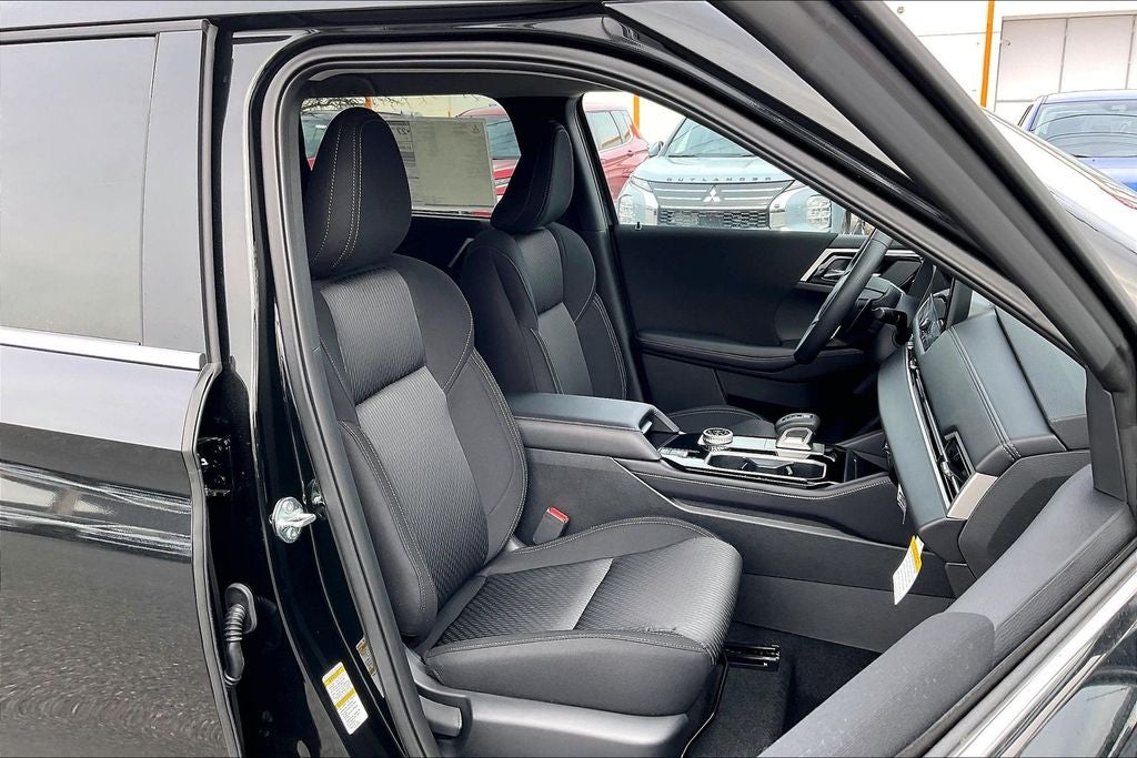 2026 Mitsubishi Outlander ES