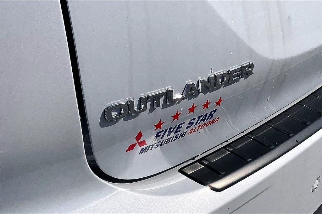 2026 Mitsubishi Outlander ES