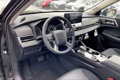 2026 Mitsubishi Outlander ES