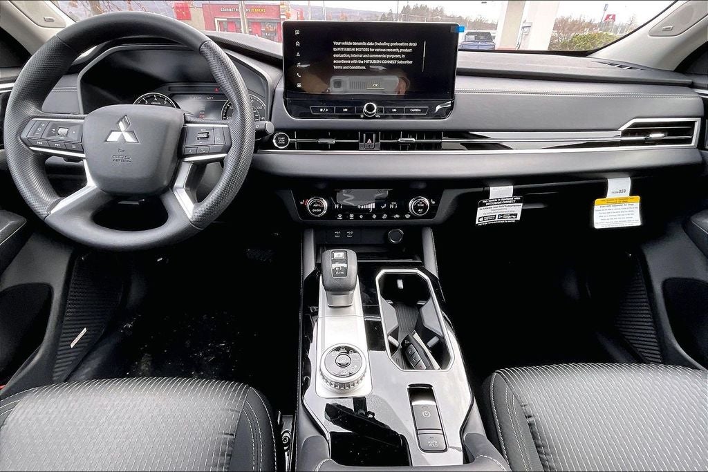 2026 Mitsubishi Outlander ES