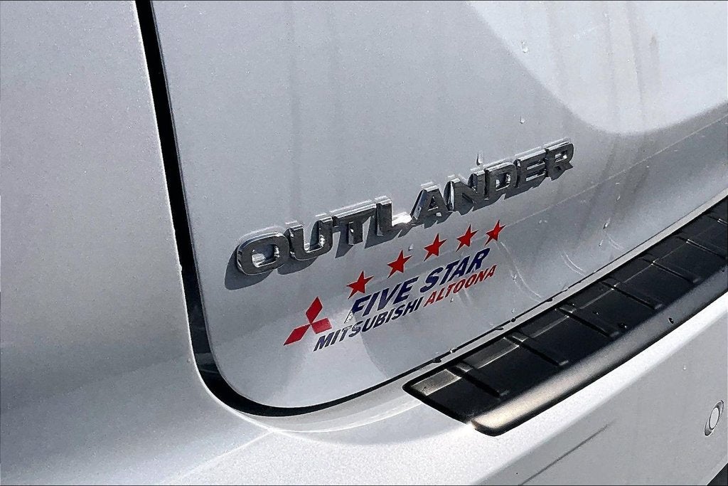 2026 Mitsubishi Outlander ES